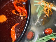 经典鸳鸯锅底-蛙太牛牛肉海鲜自助火锅(台江万达店)
