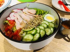 牛油果烟熏鸡肉沙拉-Maxpoint Kitchen 西餐咖啡(乐峰广场店)