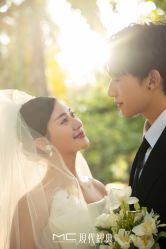 -现代经典婚纱摄影