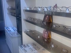 -视野联行眼镜•蔡司•依视路(温江店)