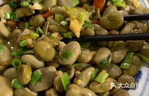 Sour Cabbage Stir-fried with Broad Beans