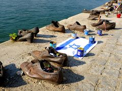 -多瑙河畔鞋履雕塑