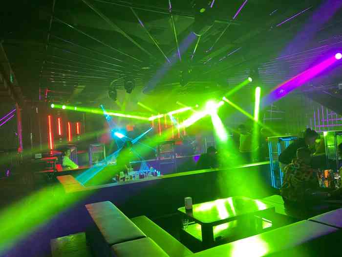 龙long livehouse-"[薄荷]环境:新开的酒吧 环境特别好 灯.