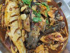 红烧杂鱼-溱湖八鲜菜馆