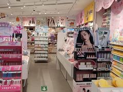 -名创优品(北京新中关购物中心地铁层店)