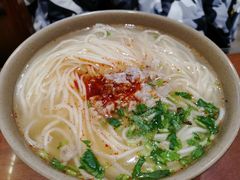 -亮亮面馆(经六路店)