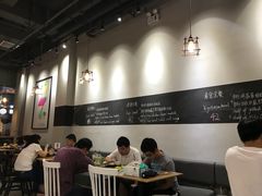 大堂-HELLO 27 意面·沙拉·帕尼尼