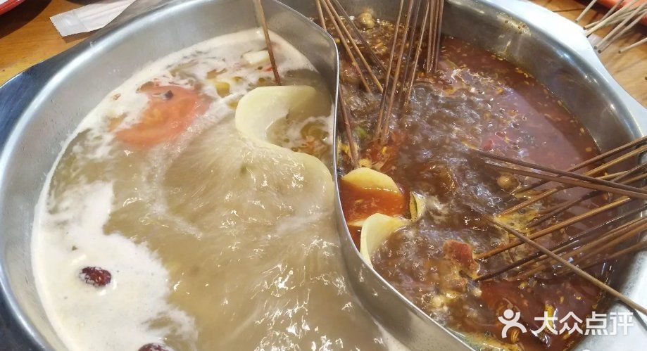 服务态度很好，有几个小哥哥长得还很好看