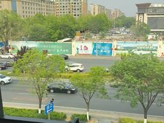 -金三角花鸟鱼综合市场-地面停车场