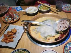 -洱火云南酸菜牛肉火锅(石景山当代商城店)