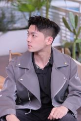 -一家只做男发烫染的店