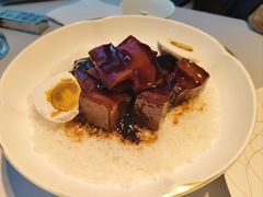 咸蛋茨菰红烧肉-屋里厢上海菜馆
