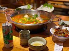 -野山舂·贵州现舂酸汤火锅(鸿通城店)