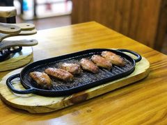 料理烤焦香翅中-老东镇啤酒屋海鲜加工·蒸汽海鲜·海鲜烧烤(台东店)