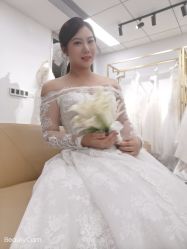 -现代经典婚纱摄影