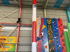 -天空之城蹦床攀岩运动馆·团建拓展·亲子游乐·生日派对(合肥店)