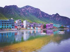 -百里峡七彩艺术小镇