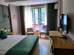 -宸玥酒店(成都西南财大地铁站店)