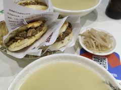 荷叶粥-穆得·老周家牛肉烧饼(普利街店)