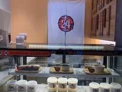 面包甜点陈列柜-炖物24章·顺时轻养茶(黄龙店)