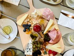 冷切&芝士拼盘-潮一不贰·法式甜品·生日蛋糕·西式简餐(外滩店)