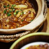 粤菜小馆味不小，性价比奇高，排队是常态