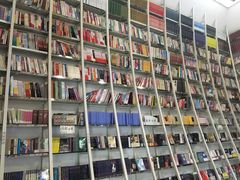 -钟书阁(松江泰晤士小镇店)