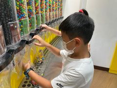 -m豆巧克力世界(上海世茂广场店)