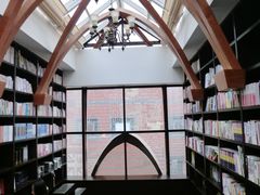 -钟书阁(松江泰晤士小镇店)