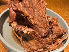 特色大铁锅烀腔骨-95号酱骨·一块豆腐(展春园西路店)
