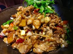 泥炉碳锅牛蛙-西街夜油条·麻团包乌饭