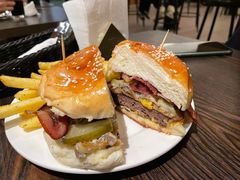 培根奶酪汉堡-瑞食酒馆 La Taverne Suisse