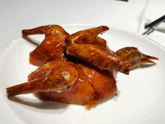 玻璃皮润烧乳鸽-北京厨房(西安SKP店)