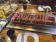 -哈尔滨小酒馆·鲜肉现穿自助烧烤(康新花园店)