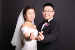 点击看大图 俏皮可爱-巴黎婚纱摄影工作室