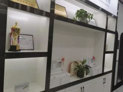-蕾特恩专业祛痘·皮肤管理