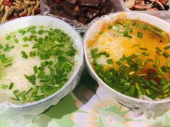 -梁老三麻辣鸡头(汝河小区店)