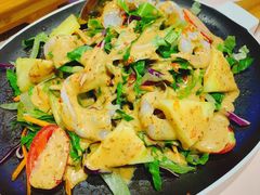 菠萝虾仁蔬菜沙拉-越弥越南传统美食馆
