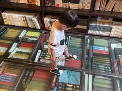 -钟书阁(松江泰晤士小镇店)