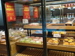面包甜点陈列柜-顶东面包花园·生日蛋糕(世博店)