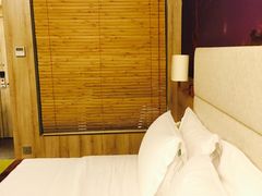 -西安大雁塔科技大学地铁站亚朵酒店