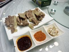-三江源美食城