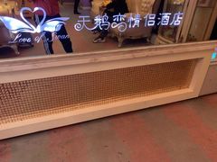 -天鹅恋酒店(大坪龙湖时代天街石油路地铁站店)