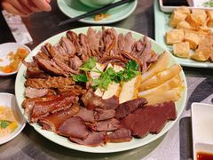 潮界卤狮头鹅头-潮界(LU·ONE凯德晶萃广场店)