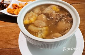 Stewed Pork Trotter Soup with Kidney Beans