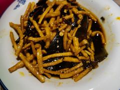 皮蛋拌散子-美膳居川菜馆油焖大虾烧烤(卓刀泉店)