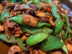 辣椒炒肉-鸽子侯·家宴·平价海鲜(市图书馆店)