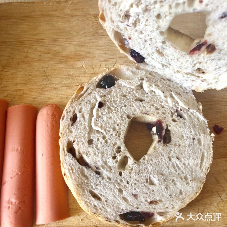 早餐也要能量满满-蓝莓贝果三明治