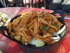 -明月食府(二区干二路店)