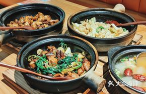 Stir-Fried Acidic Pork Intestines with Pickled Mustard Greens